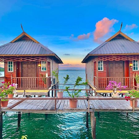 Parapat Water Village Resort Semporna Exterior photo