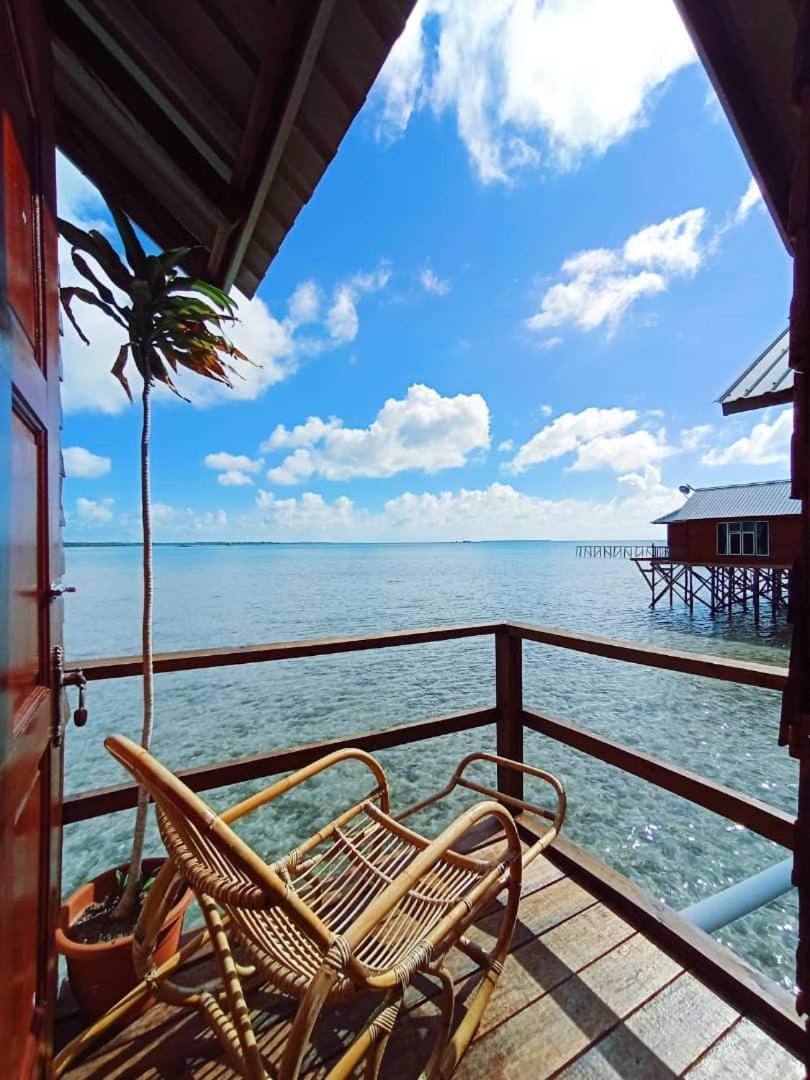 Parapat Water Village Resort Semporna Exterior photo