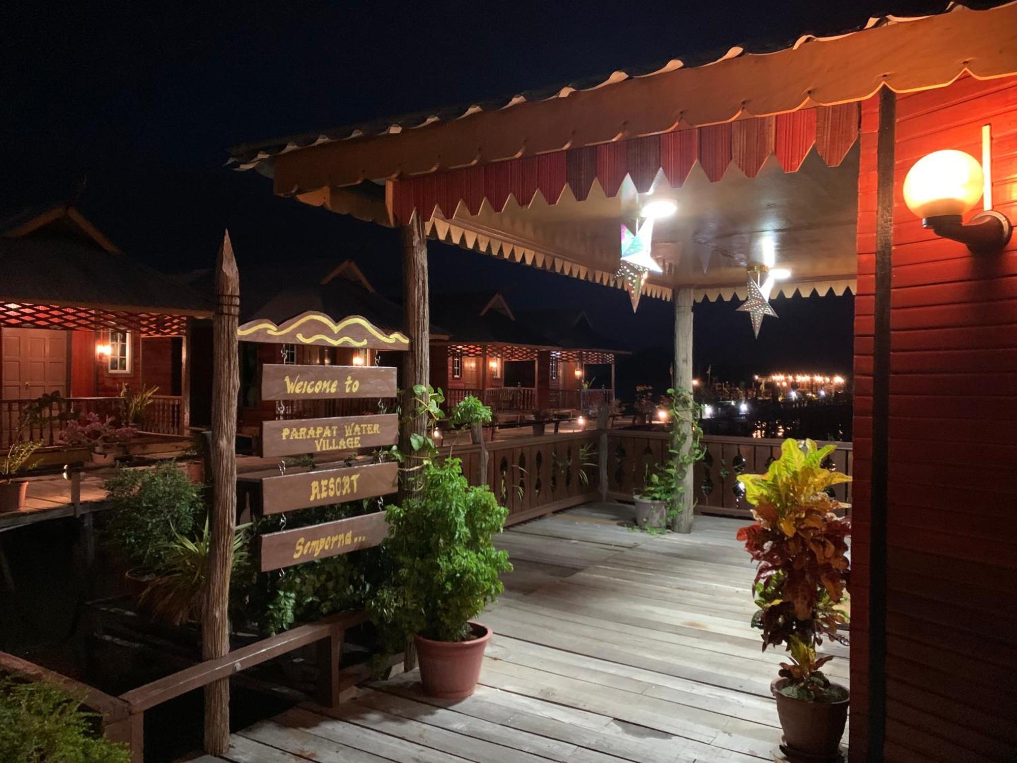 Parapat Water Village Resort Semporna Exterior photo