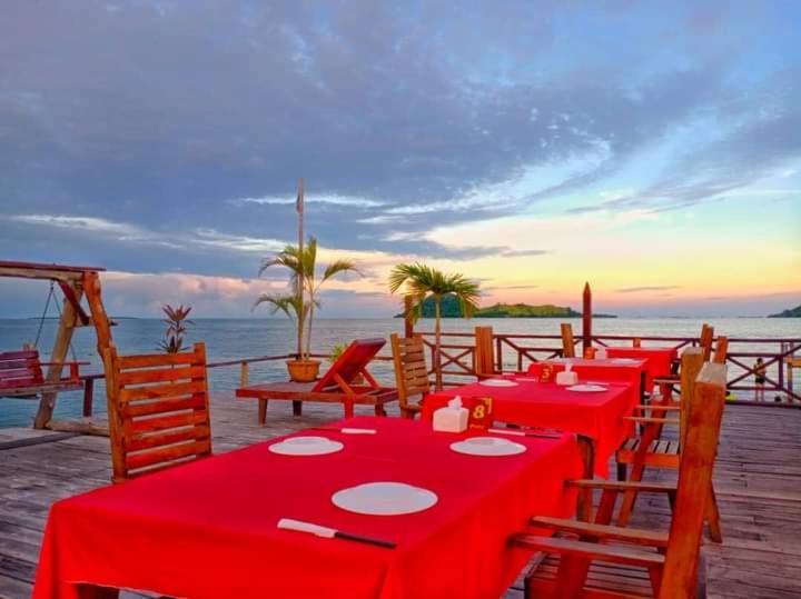 Parapat Water Village Resort Semporna Exterior photo